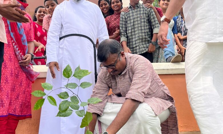 മന്ദമരുതി ബഥേൽ മർത്തോമ  യുവജന സഖ്യം സെമിനാറും പരിസ്ഥിതി ഞായർ പള്ളി മുറ്റത്ത്,വൃക്ഷതൈകൾ നട്ടു .