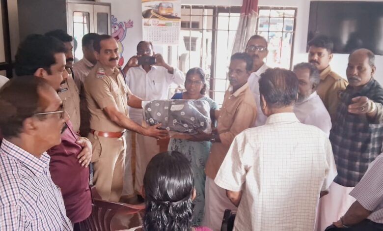 വിദ്യാർത്ഥിനിക്ക് ലാപ്ടോപ്പ് നൽകി റാന്നി ജനമൈത്രി പോലീസ്