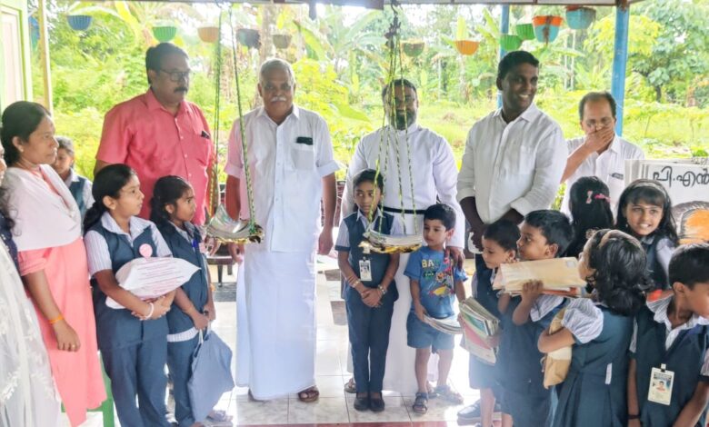 വായനയുടെ പുതുവഴി തുറന്ന് എണ്ണൂറാം വയൽ സി. എം. എസ്. എൽ. പി. സ്കൂളിൽ പുസ്തക തുലാസ് ഒരുങ്ങി