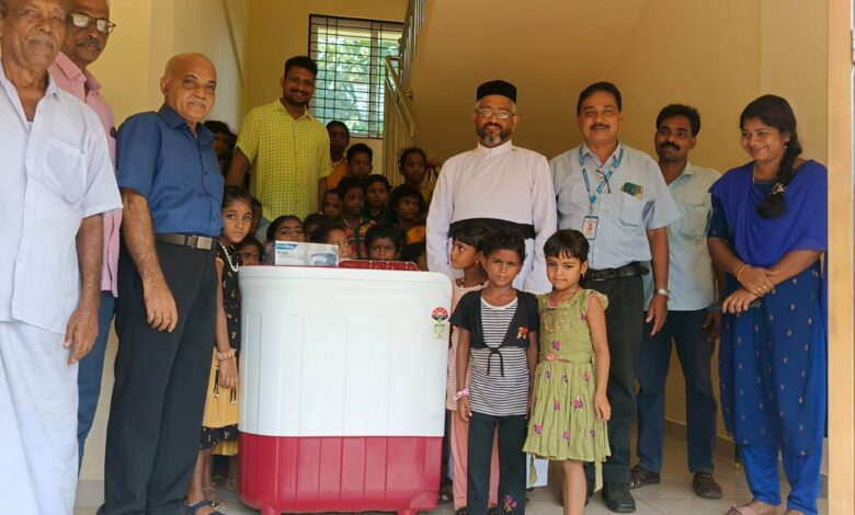 വാഷിംഗ് മെഷീനും വൈദ്യുതി ഇസ്തിരി പെട്ടിയും റഡി;  അട്ടത്തോട് സ്കൂളിൽ ഇനി യൂണിഫോം അലക്കി തേച്ച് കുട്ടികൾക്ക്നൽകും