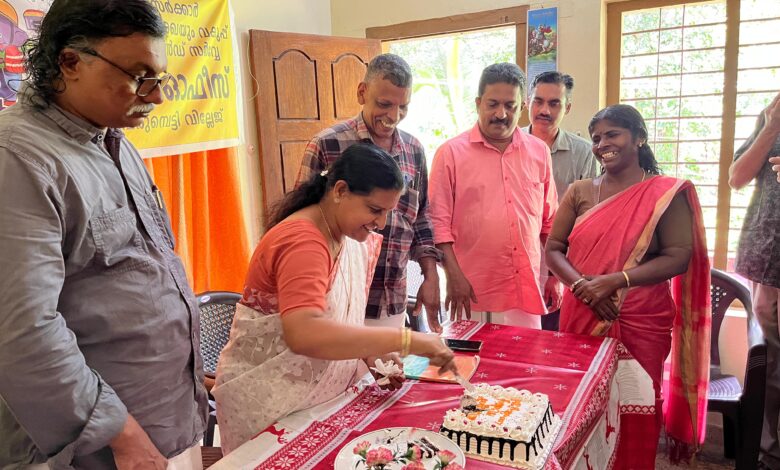 റാന്നിപെരുമ്പെട്ടി വില്ലേജിൽ ഡിജിറ്റൽ സർവ്വേപൂർത്തിയായതിൽ സന്തോഷംപങ്കുവച്ച്ജനങ്ങളുംഉദ്യോഗസ്ഥരും