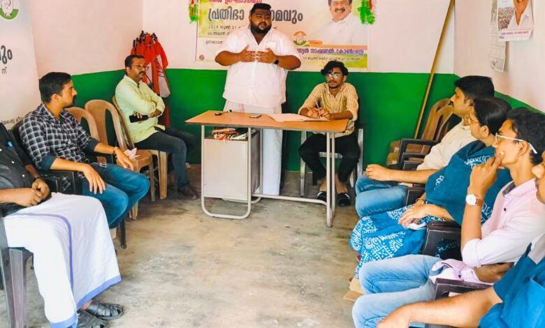 അത്തിക്കയം കരണംകുത്തി തോടിന് കുറുകെയുള്ള പാലത്തിന്റ പണി വൈകുന്നതിൽ പ്രതിക്ഷേധിച്ച് യൂത്ത് കോൺഗ്രസ്‌ സമരത്തിലേക്ക്‌