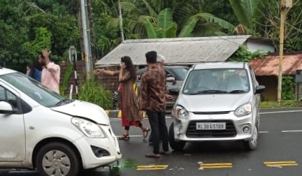 സംസ്ഥാന പാതയിൽറാന്നി ബ്ലോക്ക് പടിജംഗ്ഷനിൽസൂചനബോർഡ്കടലാസിലൊതുങ്ങുന്നു;അപകടംതുടർക്കഥയാകുന്നു