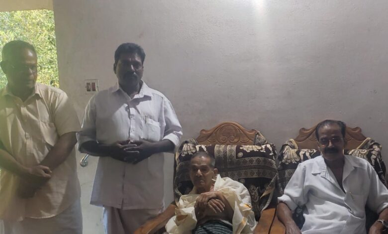 ഇ കെ ചെല്ലപ്പൻ ഫൗണ്ടേഷൻ്റെ ആഭിമുഖ്യത്തിൽഅധ്യാപക ശ്രേഷ്ഠ പുരസ്കാരം നൽകി ആദരിച്ചു