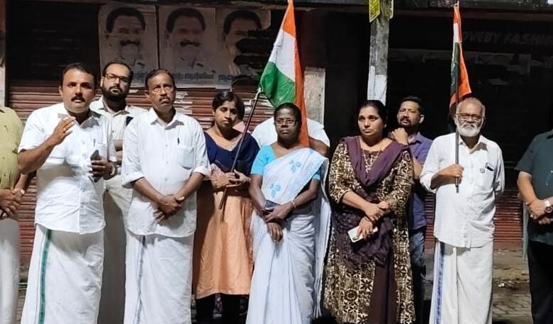 കോൺഗ്രസ്‌ കല്ലൂപ്പാറ മണ്ഡലം കമ്മറ്റി നടത്തിയ പന്തം കൊളുത്തി പ്രകടനം കോൺഗ്രസ്‌ ബ്ലോക്ക് പ്രസിഡന്റ്‌ എബി മേക്കരിങ്ങാട്ട് ഉദ്ഘാടനം ചെയ്തു