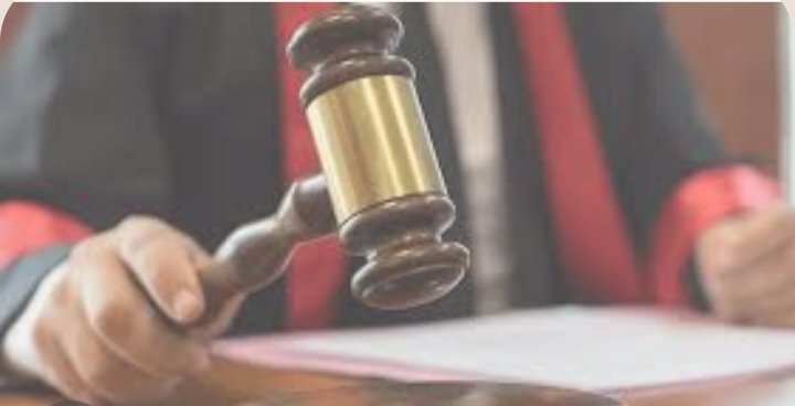 റാന്നി പഴവങ്ങാടിക്കര സർവ്വീസ് സഹകരണ ബാങ്ക് സെക്രട്ടറിയും ബാങ്കിന്റെ മന്ദമരുതി ബ്രാഞ്ച് മാനേജരും ചേർന്ന് ഹർജികക്ഷികൾക്ക് 41,95,598/- രൂപ നൽകണം പത്തനംതിട്ട ഉപഭോക്തൃതർക്ക പരിഹാര കമ്മീഷൻ വിധി