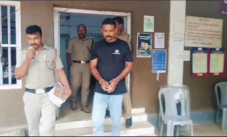 വശം നൽകിയില്ലെന്ന് ആരോപിച്ച് റിട്ട. പ്രഫസറുടെ കാർ തടഞ്ഞശേഷം മൂക്കിന്റെ പാലം ഇടിച്ചുതകർത്ത കേസിൽ പ്രതി പോലീസിൻ്റെ പിടിയിലായി