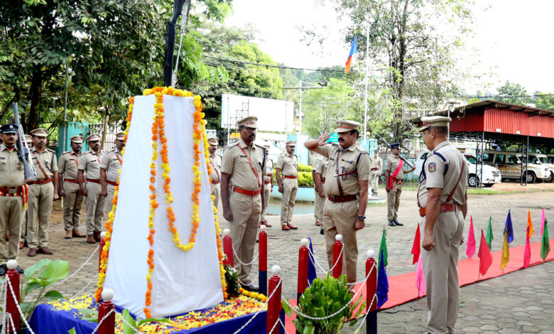 പത്തനംതിട്ട ജില്ലാ പോലീസ് ആസ്ഥാനത്ത് പോലീസ് സ്മൃതിദിനം ആചരിച്ചു