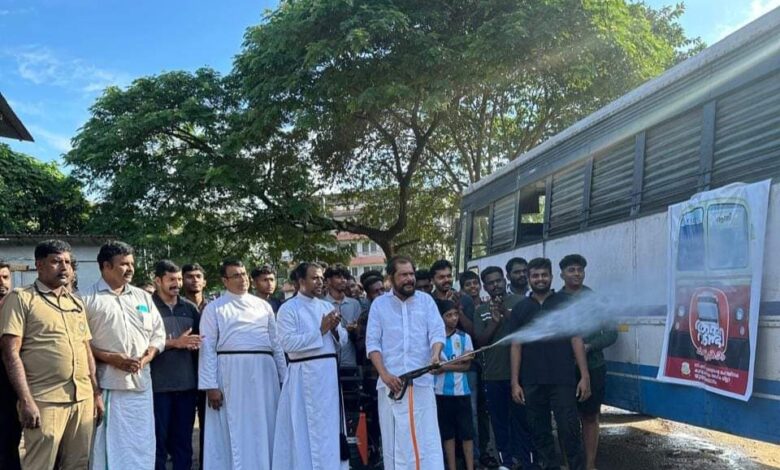 ഗാന്ധിജയന്തി ദിനത്തിൽ കെ. എസ്. ആർ. ടി. സി. ബസുകൾ കഴുകിയും ടെർമിനൽ ശുചീകരിച്ചും സി.എസ്.ഐ.യുവജന പ്രസ്ഥാനം