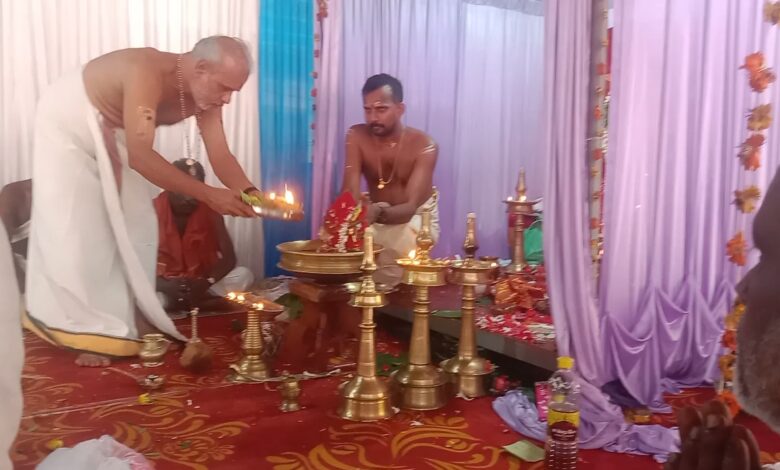 റാന്നി തോട്ടമൺകാവ് ദേവീക്ഷേത്രത്തിലെ നവാഹജ്ഞാന യജ്ഞത്തിന് സമാപനം കുറിച്ച് നടന്ന അവഭൃഥസ്‌നാന ഘോഷയാത്ര