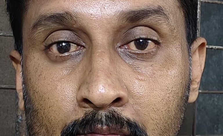 യുവതിയെയും സുഹൃത്തിനെയും ഭയപ്പെടുത്തി മൊബൈൽ ഫോൺ അടങ്ങിയ ബാഗ് അപഹരിച്ച കേസിലെ പ്രതിയെ  പോലീസ് പിടികൂടി