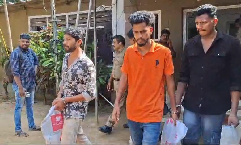 ഡ്രിപ്പിടണമെന്ന് ആവശ്യപ്പെട്ടെത്തി ആശുപത്രിയിൽ നാശനഷ്ടമുണ്ടാക്കിയ മൂന്ന് യുവാക്കളെ പോലീസ് അറസ്റ്റു ചെയ്തു