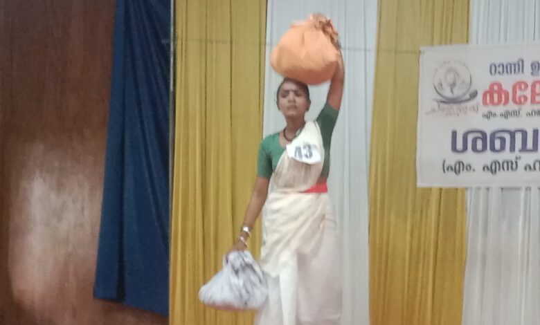 സബ്ജില്ലാസ്കൂൾകലോത്സവത്തിൽഈട്ടിച്ചുവട്എബനേസർസ്കൂളിലെ ആൻവർഗീസ്അവതരിപ്പിച്ച നാടോടിനൃത്തം