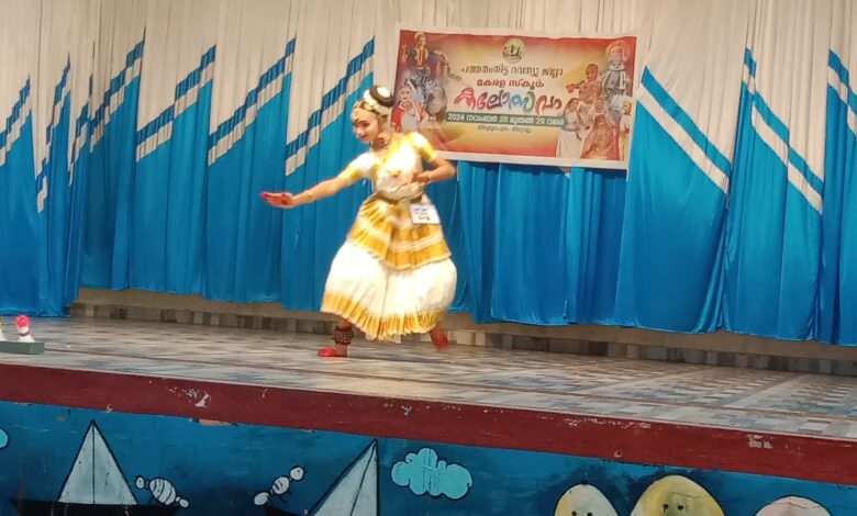 തിരുവല്ലായിൽ നടന്ന റവന്യൂജില്ലാ സ്കൂൾ കലോത്സവം മോഹിനിയാട്ടം  അഭിരാമി.നേതാജി എച്ച് എസ് എസ് പ്രമാടം പത്തനംതിട്ട