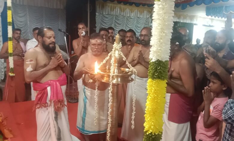 പത്തനംതിട്ട റാന്നി ചെറുകുളഞ്ഞി പരുത്തി ക്കാവ് ദേവീക്ഷേത്രത്തിലെ ദേവീ ഭാഗവത നവാഹജ്ഞാനയജ്ഞത്തിന് തിരിതെളിഞ്ഞു