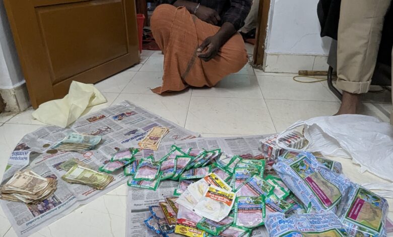 ശബരിമല സന്നിധാനത്ത് പോലീസുംഎക്സൈസും ചേർന്ന് നടത്തിയ പരിശോധനയിൽ നിരോധിത പുകയില ഉൽപ്പന്നങ്ങൾ പിടികൂടി