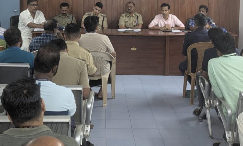 ശബരിമലയിൽ വിവിധ വകുപ്പുകളുടെ മൂന്നാമത്തെ അവലോകനയോഗം സന്നിധാനത്ത് നടന്നു