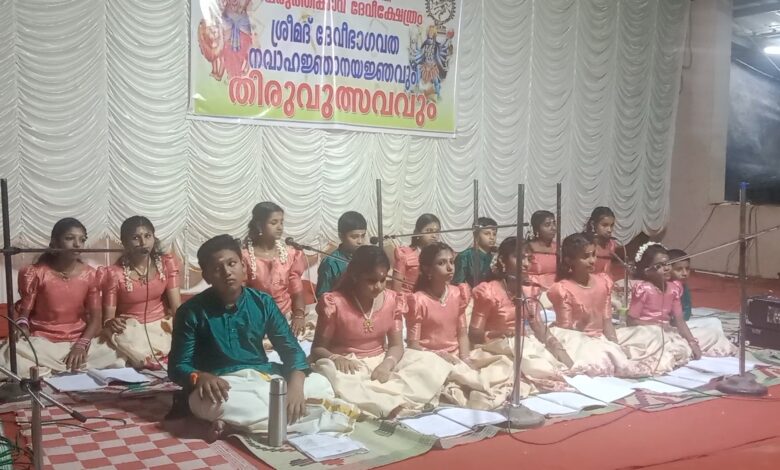 റാന്നി ചെറുകുളഞ്ഞി പരുത്തിക്കാവ് ദേവീക്ഷേത്രഉത്സവത്തിൽ ഐത്തല N.S.S.കരയോഗം ആദ്ധ്യാത്മിക പഠനകേന്ദ്രത്തിലെ കുട്ടികളുടെ ഭജന