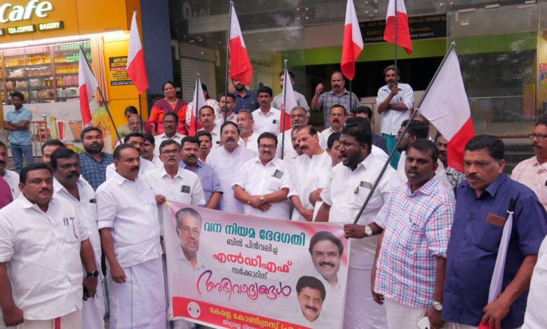 കേരള കോൺഗ്രസ്(എം)  പാർട്ടി ചെയർമാൻ  ജോസ് കെ  മാണിക്കും  അഭിവാദ്യങ്ങൾ  അർപ്പിച്ചുകൊണ്ട് തിരുവല്ല ടൗണിൽ പ്രകടനം നടത്തി