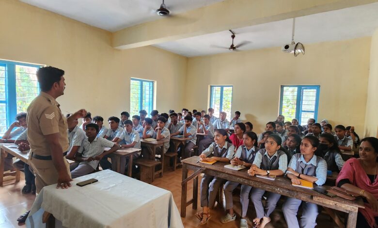 വിദ്യാർത്ഥികൾക്ക് ലഹരിവിരുദ്ധ ബോധവൽക്കരണക്ലാസ്സ്‌ നടത്തി പന്തളം പോലീസ്