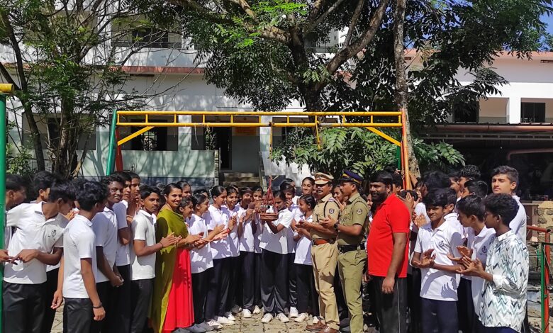 ഉരുകുന്ന വേനലിൽ പറവകൾക്ക് തണ്ണീർകുടം പദ്ധതിയുമായി സ്റ്റുഡൻറ് പോലീസ് കേഡറ്റുകൾ