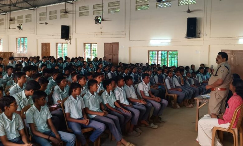 റാന്നി എസ് സി സ്കൂൾ വിദ്യാർത്ഥികൾക്ക് പോക്സോ നിയമത്തെപ്പറ്റി പോലീസ് ക്ലാസ്സ്‌ എടുത്തു