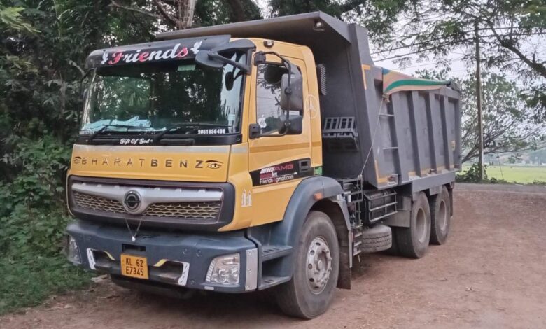 അനധികൃതമായി മെറ്റൽ കടത്തിയ ടോറസ് ലോറി പുളിക്കീഴ് പോലീസ് പിടികൂടി