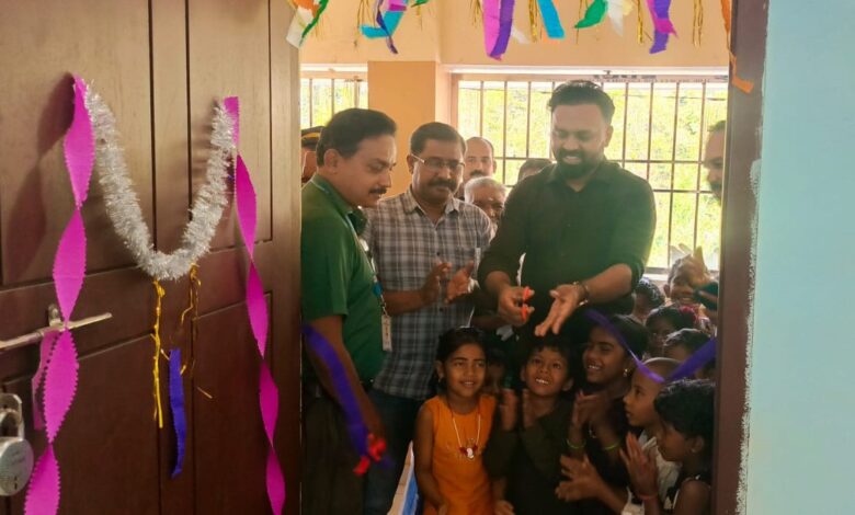 റാന്നി അട്ടത്തോട് സ്‌കൂളിലെ കുട്ടികള്‍ക്കായി വായനയുടെ ലോകം തുറന്ന് ജില്ലാ കലക്ടര്‍