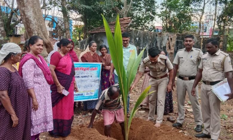 നാട്ടിൽപച്ചത്തുരുത്ത് ഒരുക്കി പന്തളം പോലീസ്