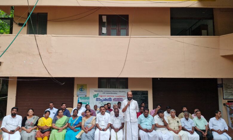 കല്ലൂപ്പാറ പഞ്ചായത്ത് ഓഫീസിന് മുന്നിൽ യുഡിഫ് മണ്ഡലം കമ്മറ്റിയുടെ നേതൃത്വത്തിൽ രാപ്പകൽ സമരം നടത്തി