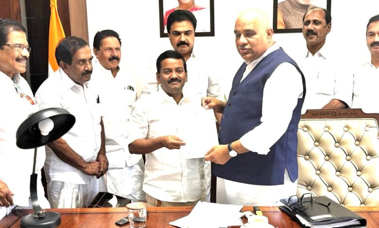 റാന്നിയിലെ പട്ടയ പ്രശ്നങ്ങൾ അടിയന്തരമായി പരിഹരിക്കണം എന്നാവശ്യപ്പെട്ട് അഡ്വ പ്രമോദ് നാരായൺ കേന്ദ്ര വനം പരിസ്ഥിതി മന്ത്രി ഭൂപേന്ദ്ര യാദവിനെ നേരിൽകണ്ടു