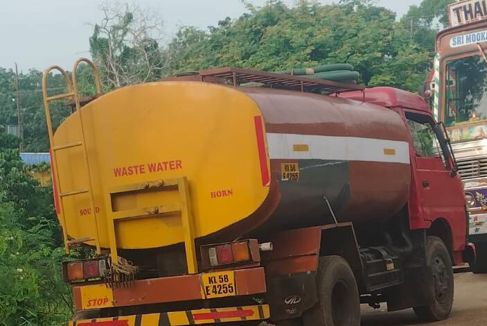 കക്കൂസ് മാലിന്യം നിക്ഷേപിക്കാൻ വന്ന ടാങ്കർ ലോറി പോലീസ് സാഹസികമായി പിന്തുടർന്ന് പിടികൂടി