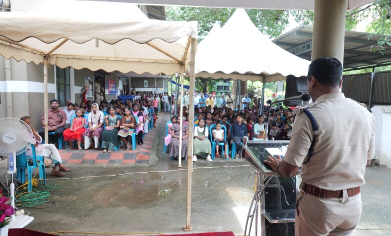 സ്കൂൾ കിറ്റ് വിതരണവും തിരുവല്ല പോലീസിന്റെ ഔദ്യോഗിക ഫേസ്ബുക് പേജ് ഉത്ഘാടനവും നടന്നു