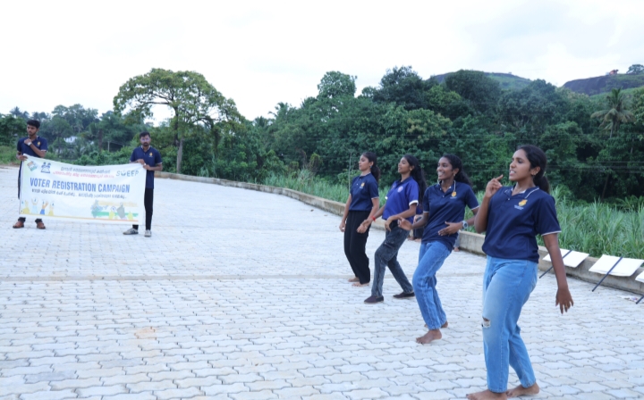 യുവ വോട്ടര്‍മാരുടെ പങ്കാളിത്തം ഉറപ്പാക്കാന്‍ പത്തനംതിട്ടയിൽ ഫ്‌ളാഷ് മോബ് സംഘടിപ്പിച്ചു.