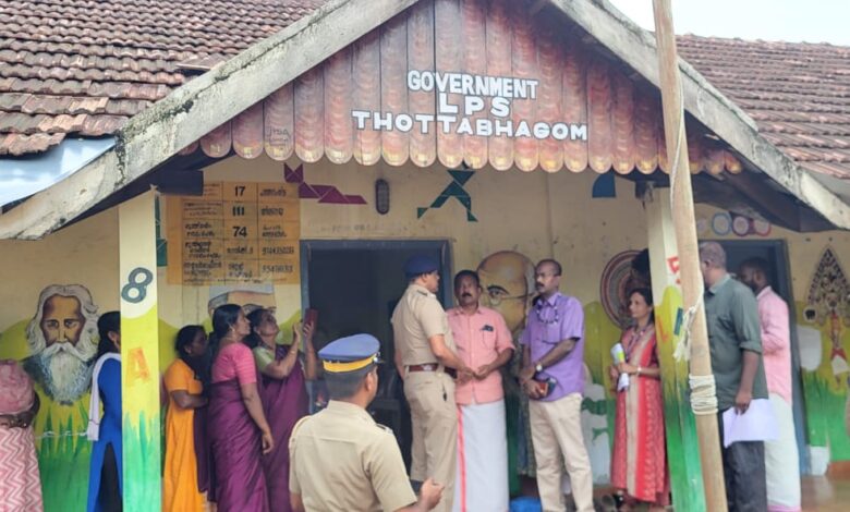 മഴക്കെടുതി:  ദുരിതാശ്വാസക്യാമ്പ് സന്ദർശിച്ച് ജില്ലാ പോലീസ് മേധാവി