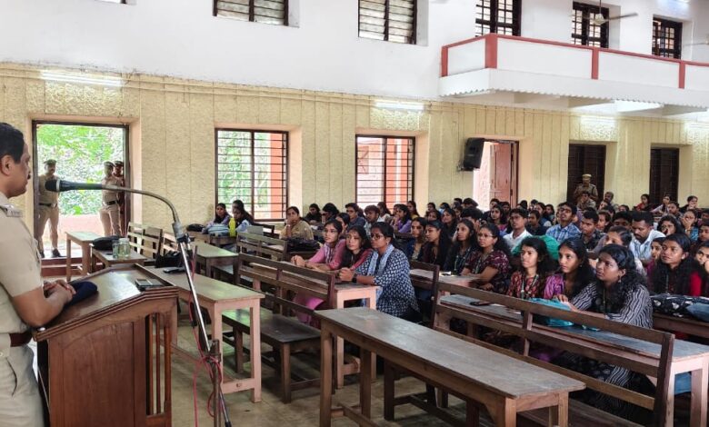 രാജ്യത്തെ ഒന്നാമതെത്തിക്കാനുള്ള യത്നത്തിൽ വിദ്യാർത്ഥിസമൂഹത്തിന് വലിയപങ്ക്: ജില്ലാ പോലീസ് മേധാവി
