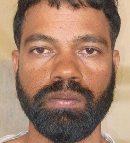 മോട്ടോർസൈക്കിളിൽ കറങ്ങിനടന്ന് ഇന്ത്യൻ നിർമ്മിത വിദേശ മദ്യ വില്പന നടത്തിവന്നയാളെപമ്പ പോലീസ് പിടികൂടി