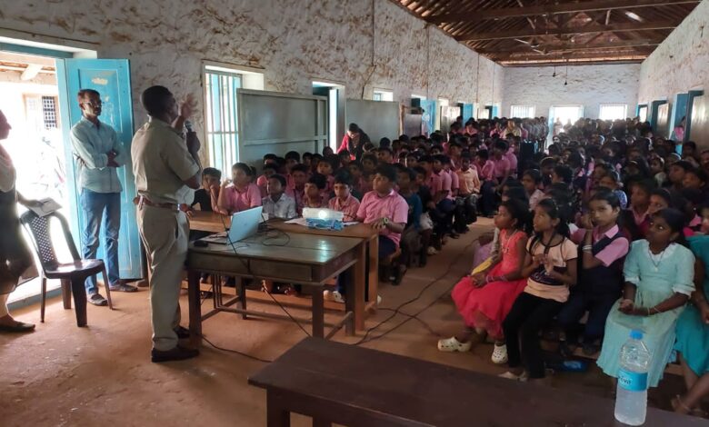 സ്കൂളുകളിൽ വിവിധ വിഷയങ്ങളിൽ പോലീസിന്റെ നേതൃത്വത്തിലുള്ള ബോധവൽക്കരണപരിപാടി തുടരുന്നു