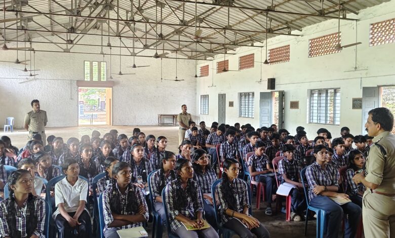 ജില്ലയിൽ തിരഞ്ഞെടുത്ത സ്കൂളുകളിൽ വിദ്യാർത്ഥികൾക്കുള്ള ബോധവൽക്കരണക്ലാസുകൾ നടന്നുവരുന്നു