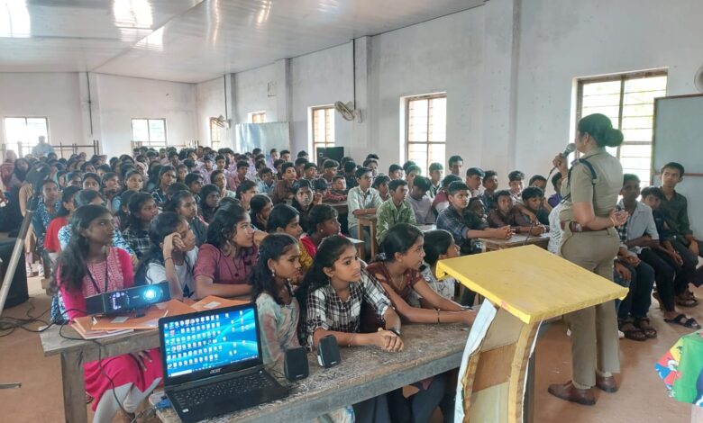 പത്തനംതിട്ടജില്ലയിൽലഹരിക്കെതിരെയും,പോക്സോനിയമത്തെ പറ്റിയും,സ്കൂളുകളിൽബോധവൽക്കരണക്ലാസുകൾ നടന്നു