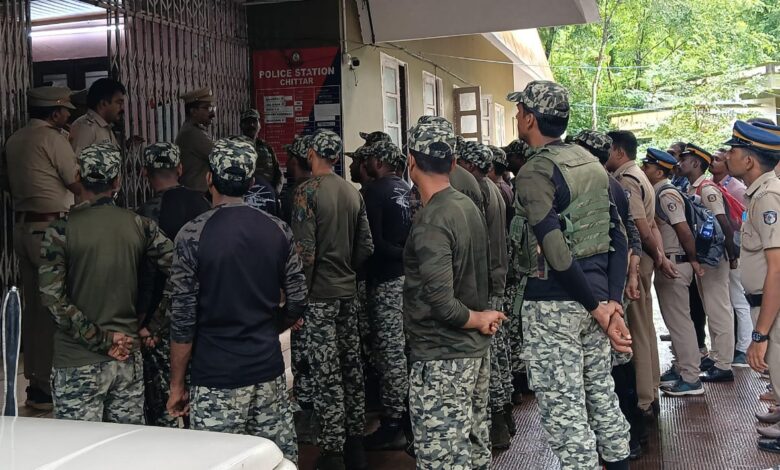 വീടുകളിൽനിന്നും ആഹാരസാധനങ്ങൾ മോഷണം പോകുന്നസംഭവം : പോലീസിന്റെ നേതൃത്വത്തിൽ കാടുകയറി തിരച്ചിൽ നടത്തി