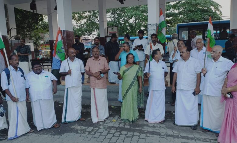 റാന്നി പഴവങ്ങാടി വെസ്റ്റ് മണ്ഡലം കോൺഗ്രസ് കമ്മിറ്റി പ്രതിഷേധ റാലിയും ധർണയും നടത്തി