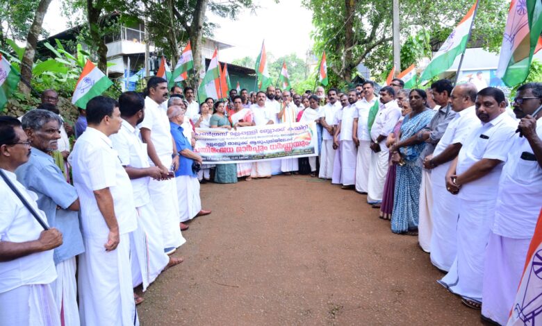 കോൺഗ്രസ്‌ മല്ലപ്പള്ളി ബ്ലോക്ക് കമ്മറ്റി താലൂക്ക് ആശുപത്രിയിലേക്ക്  പ്രേതിക്ഷേധ മാർച്ചും ധർണ്ണയും നടത്തി