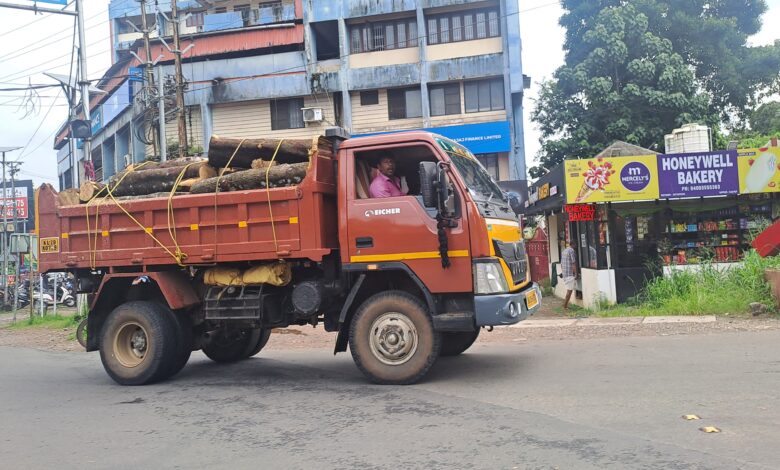 യൂണിഫോം ഇടാതെയും സിഗ്നൽ തെറ്റിച്ചും ടിപ്പർ ഓടിച്ച ഡ്രൈവറുടെ ചിത്രം പകർത്തിയ പോലീസ് ഉദ്യോഗസ്ഥനെതിരെ ഭീഷണിയും അസഭ്യവർഷവും, കേസെടുത്ത് തിരുവല്ല പോലീസ്