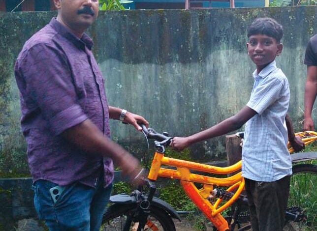 സമ്മാനമായി കിട്ടിയ സൈക്കിൾ നഷ്ടമായി, പതിമൂന്നുകാരന് ഉടനടി കണ്ടെത്തിനൽകി പന്തളം പോലീസ്