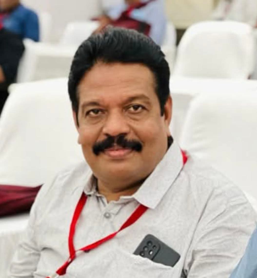 കേരളാ സംസ്ഥാന സഹകരണ യൂണിയൻ ഡയറക്ടർ ബോർഡ് അംഗമായി പത്തനംതിട്ട ജില്ലയിൽ നിന്നും തിരഞ്ഞെടുത്ത പി ആർ പ്രസാദ്. നിലവിൽ സിപിഐ എം ജില്ലാ സെക്രട്ടറിയേറ്റ് അംഗമാണ്