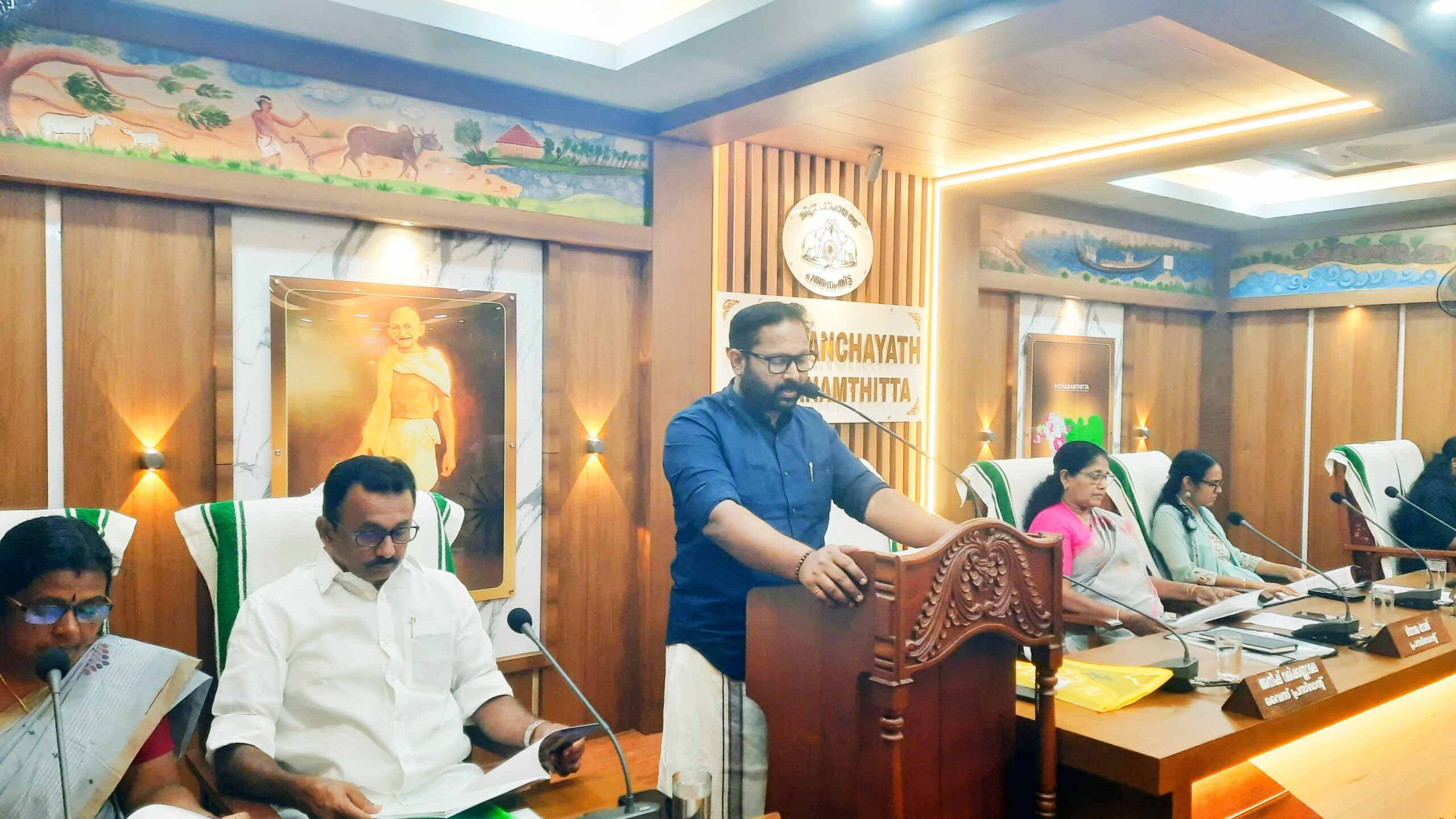 കാര്‍ഷിക, ആരോഗ്യ മേഖലയ്ക്ക്  ഊന്നല്‍ നല്‍കി  2026-27 സാമ്പത്തിക വര്‍ഷത്തെ ജില്ലാ പഞ്ചായത്ത് ബജറ്റ്. ഉപാധ്യക്ഷന്‍ അനീഷ് വരിക്കണ്ണാമല അവതരിപ്പിച്ചു