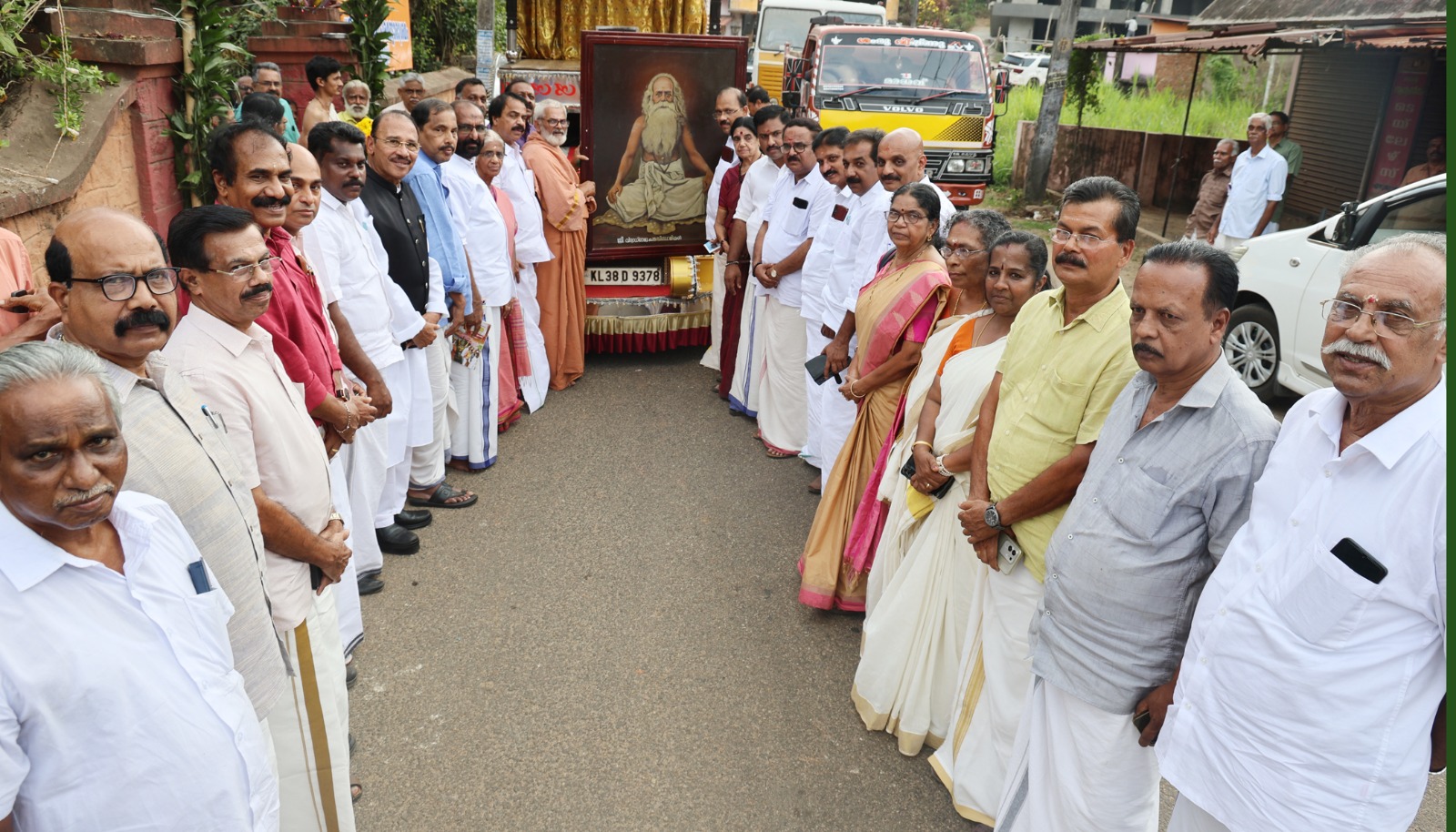 അയിരൂർ –  ചെറുകോൽപുഴ ഹിന്ദുമത പരിഷത്ത് നഗറിൽ സ്ഥാപിക്കുവാനുള്ള ശ്രീ വിദ്യാധിരാജ ചട്ടമ്പി  സ്വാമികളുടെ ഛായാചിത്രഘോഷയാത്ര ആരംഭിച്ചു