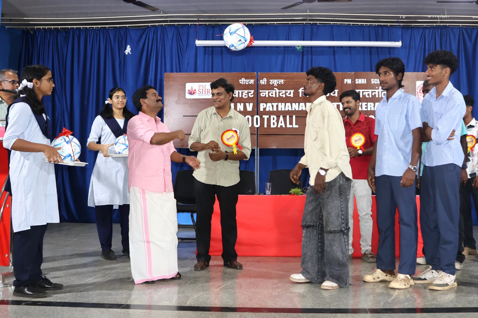 വെച്ചൂച്ചിറ നവോദയ വിദ്യാലയത്തിൽ ഫുട്ബോൾ ഫോർ സ്കൂൾ പ്രോഗ്രാം അഡ്വ.പ്രമോദ് നാരായൺ എം എൽ എ ഉദ്ഘാടനം ചെയ്തു