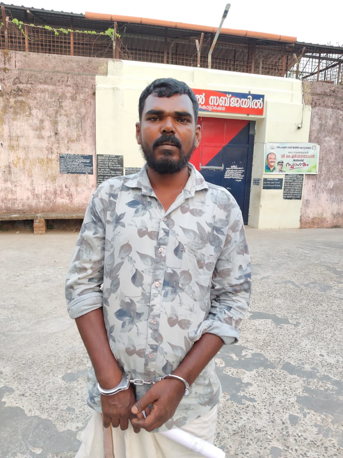 മാല പൊട്ടിച്ച് ഓടി ആറ്റിൽ ചാടി രക്ഷപെടാൻ ശ്രമിച്ച  പ്രതിയെ ആറന്മുള പോലീസ് പിടികൂടി